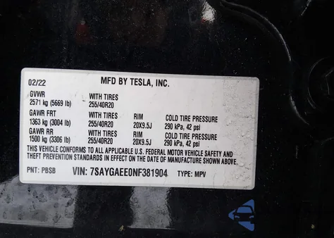2022 Tesla Model Y Long Range Dual Motor All-Wheel Drive z USA, uszkodzony, nr VIN 7SAYGAEE0NF381904